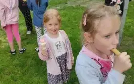 dziewczynki z lodami