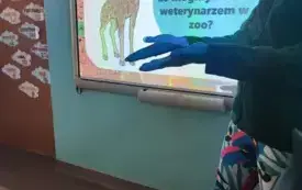 prezentacja na tablicy multimedialnej Kto z was uważa że m&oacute;głby zostać weterynarzem w zoo
