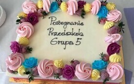 tort z napisem Pożegnanie przedszkola grupa 5