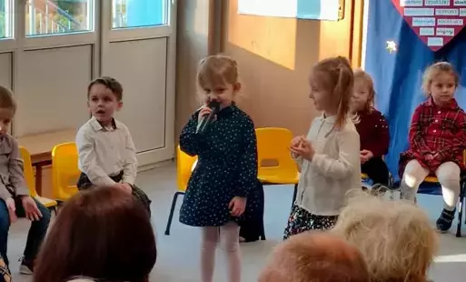 Zdjęcie do Uroczystość z okazji Dnia Babci i Dziadka w grupie I