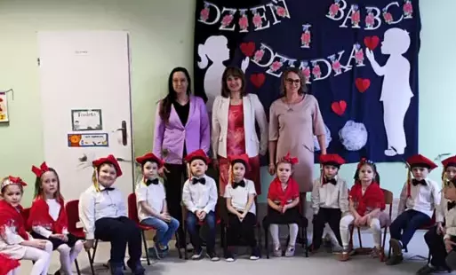 Zdjęcie do Uroczystość z okazji Dnia Babci i Dziadka w grupie VI